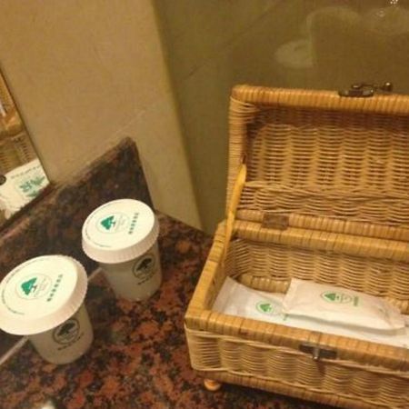 Greentree Inn Shanghai Hongqiao Metro Station Express Hotel Bagian luar foto