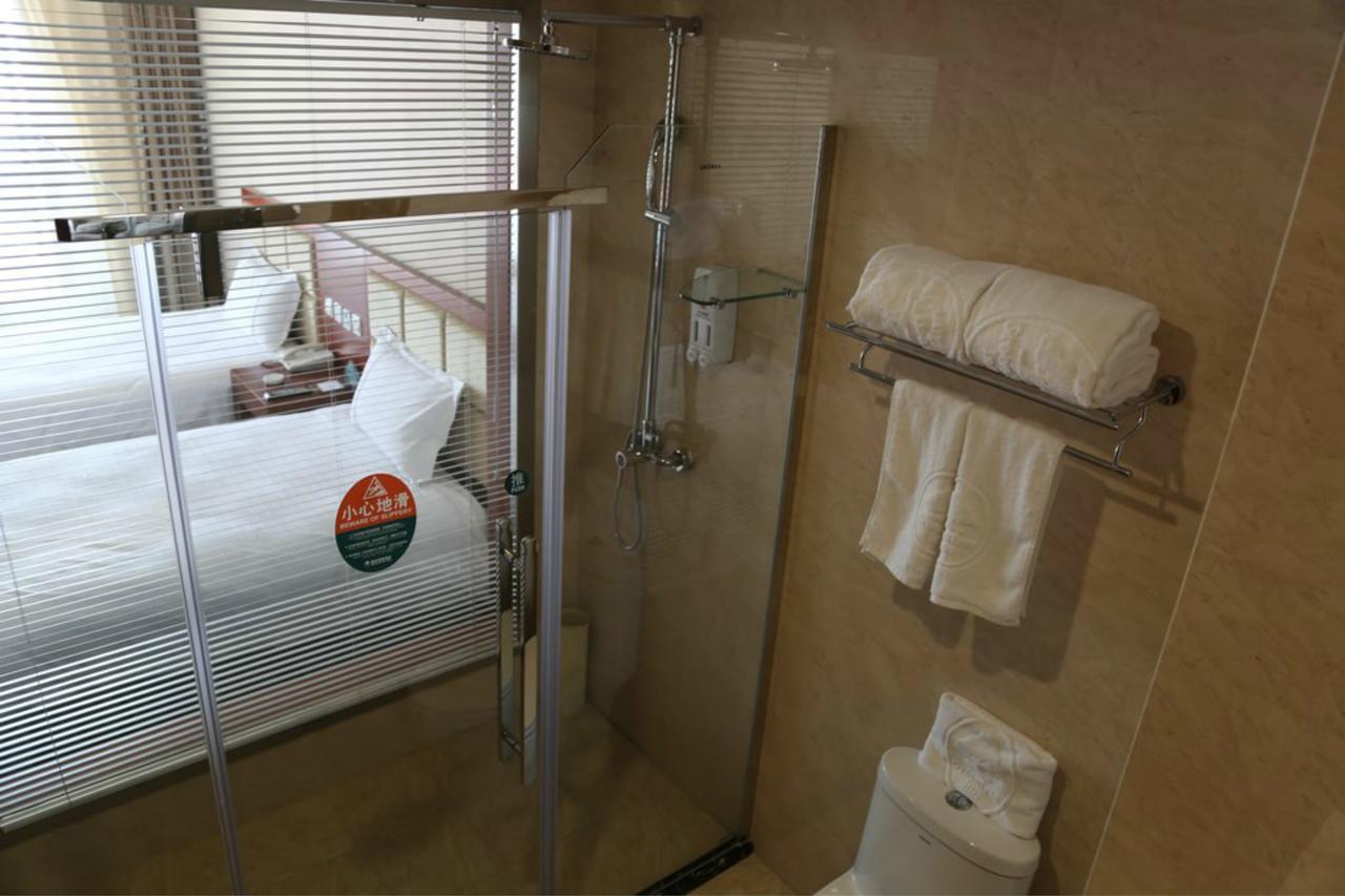 Greentree Inn Shanghai Hongqiao Metro Station Express Hotel Bagian luar foto