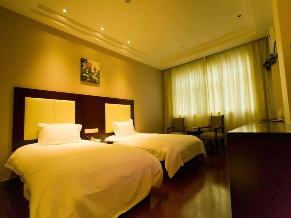 Greentree Inn Shanghai Hongqiao Metro Station Express Hotel Bagian luar foto