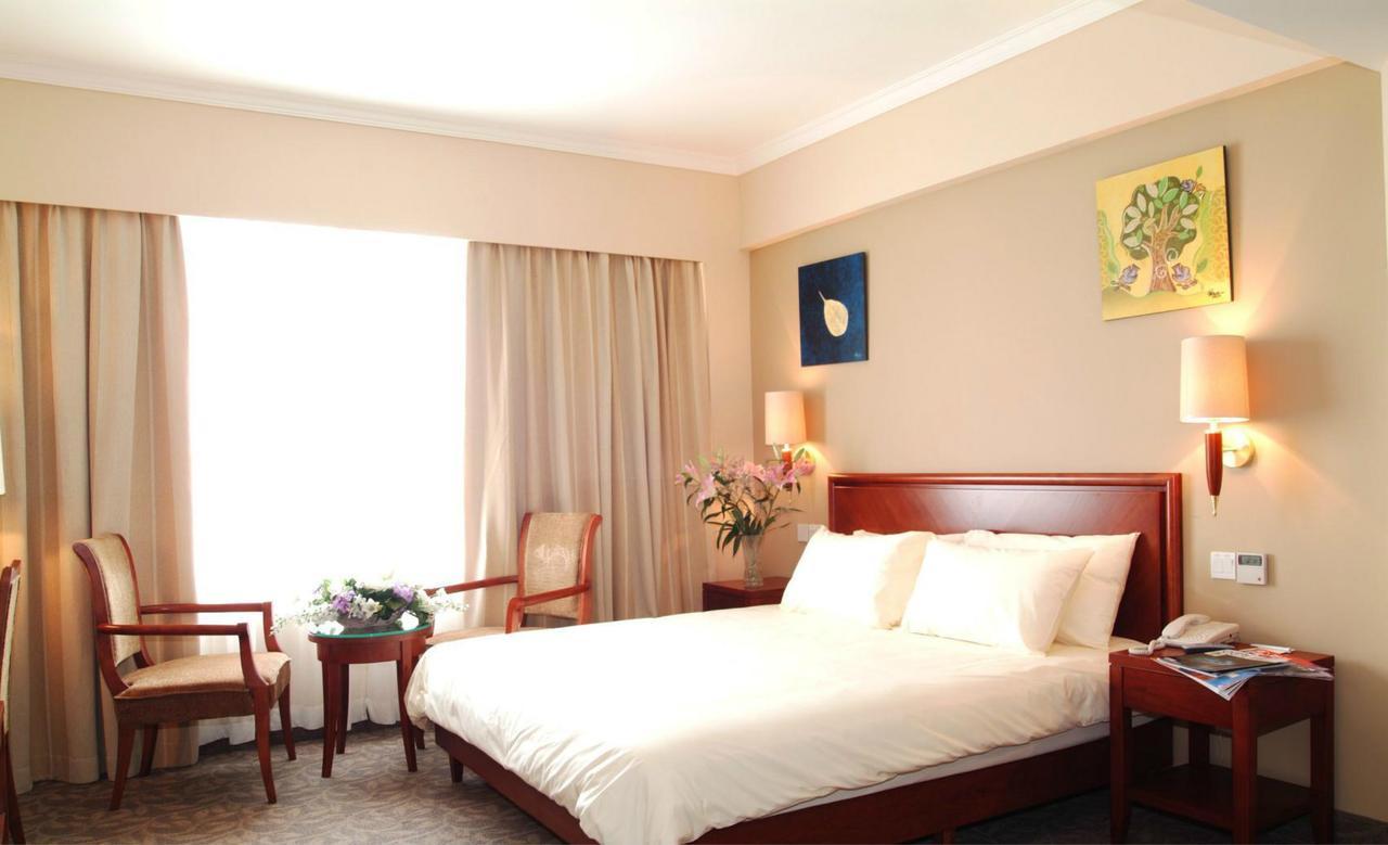 Greentree Inn Shanghai Hongqiao Metro Station Express Hotel Bagian luar foto