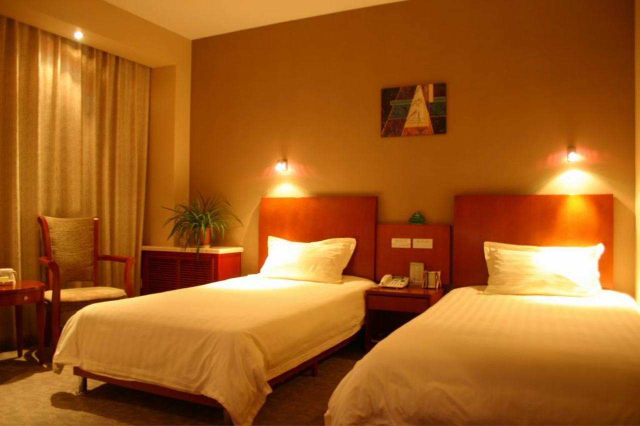 Greentree Inn Shanghai Hongqiao Metro Station Express Hotel Bagian luar foto